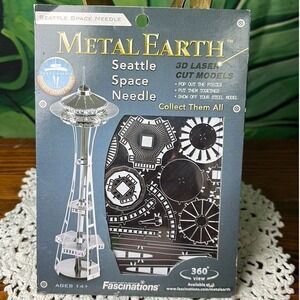 Metal Earth Unisex OS Silver Seattle Space Needle Model Souvenir Laser Cut Steel